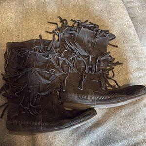 Minnetonka. 8.5 size